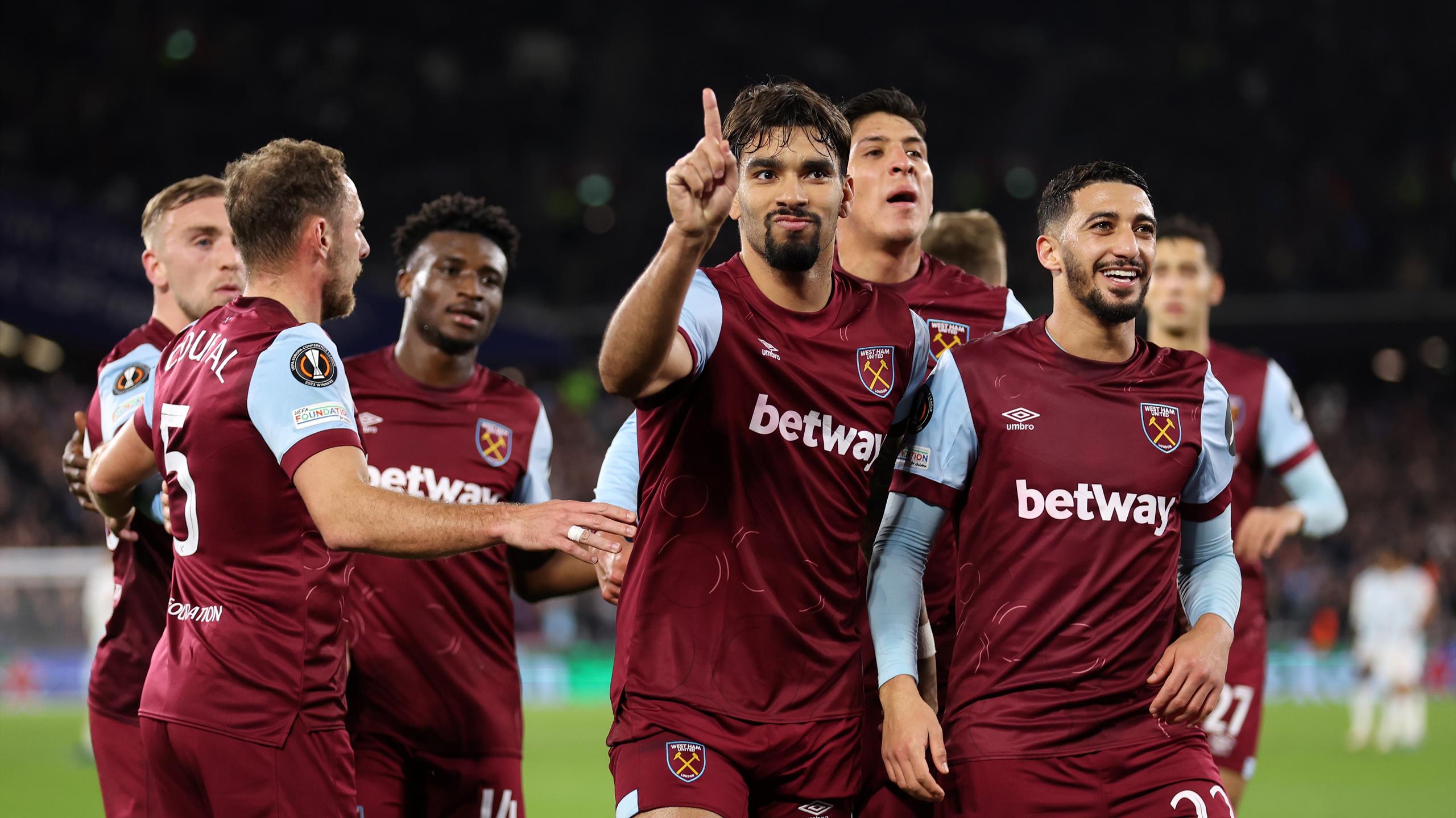 West Ham star 'very upset' with situation in London, replacement may be lined up - report