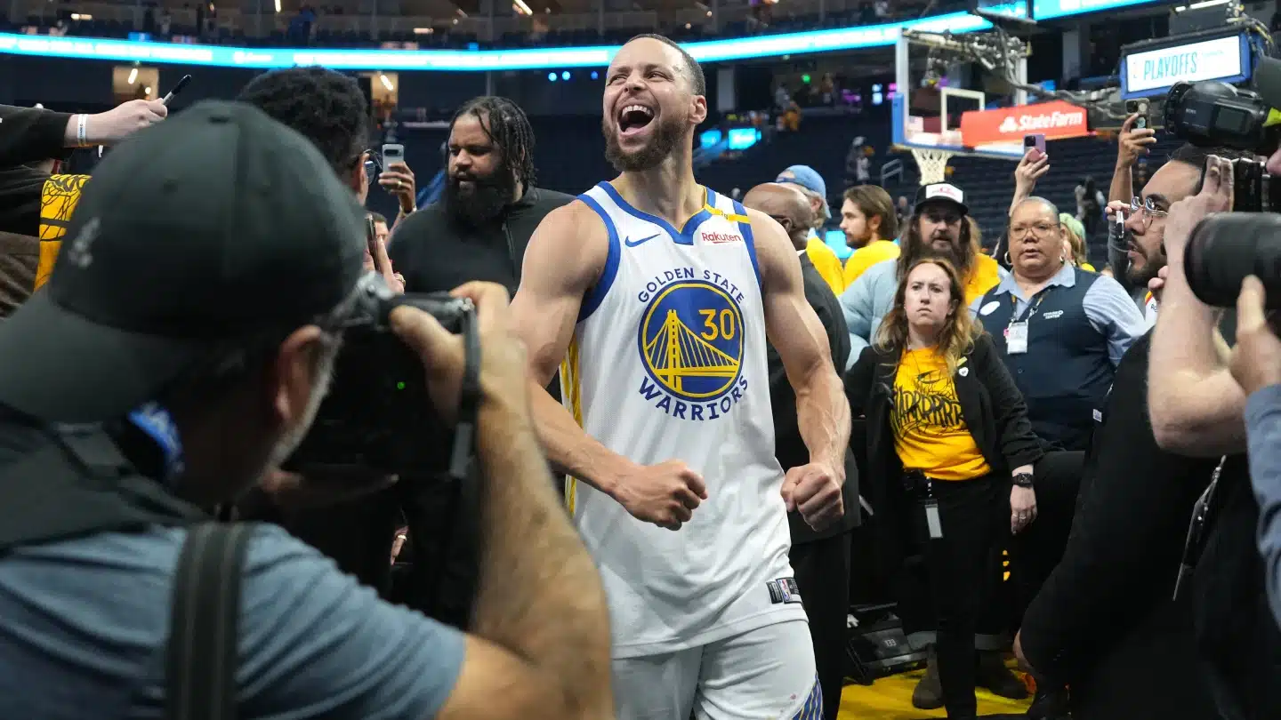 Stephen Curry drops 36 on Rockets, Warriors win game without Butler to take 2-1 series lead